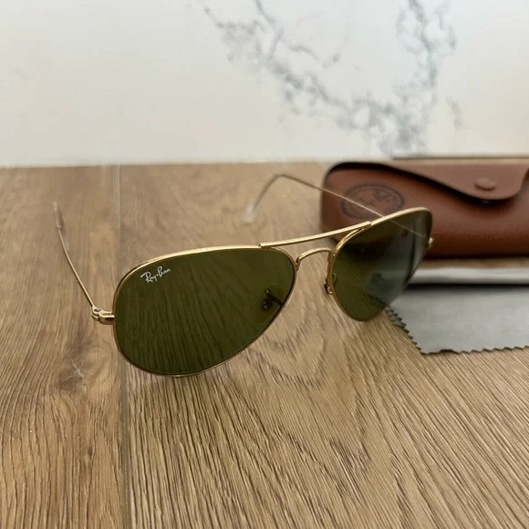 Ray-Ban Aviator Classic Sunglasses - Picture 4 of 6